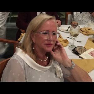 Meet your Posher, Iris